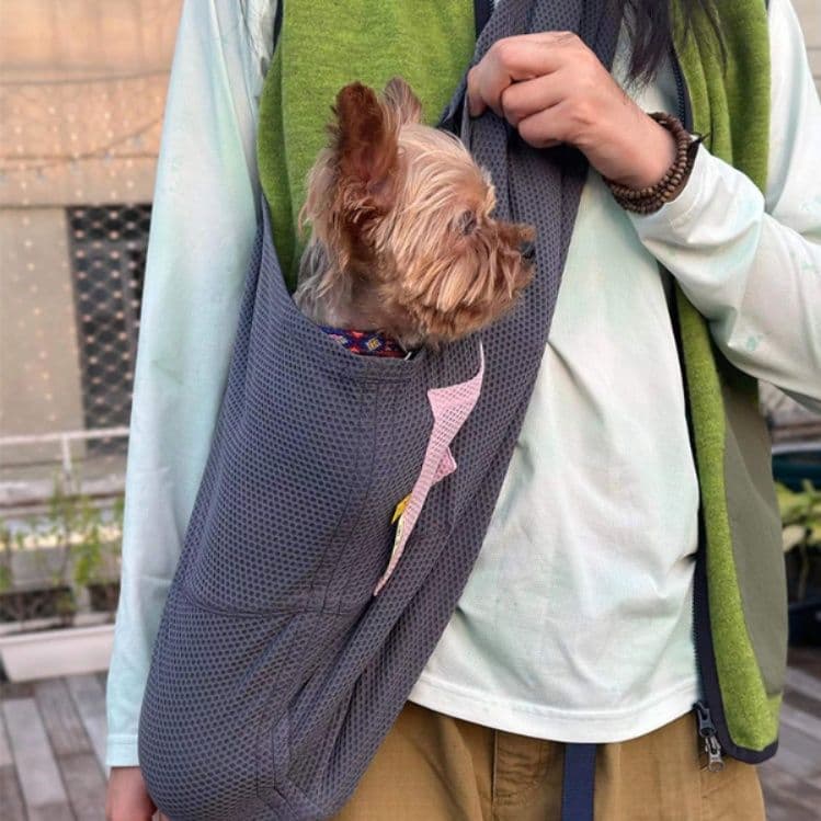 犬バッグ 通気性抜群メッシュ素材小型犬用斜め掛けスリング