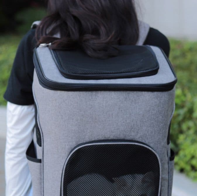 犬バッグ 通気性抜群メッシュ窓付きペット用背負いリュック
